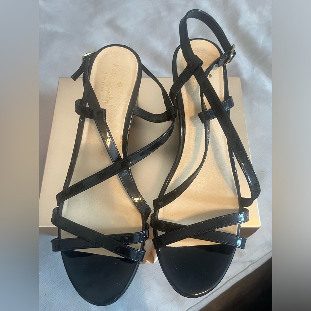 Kate spade  black cross cross straps wedge sandal pattern leather / leather